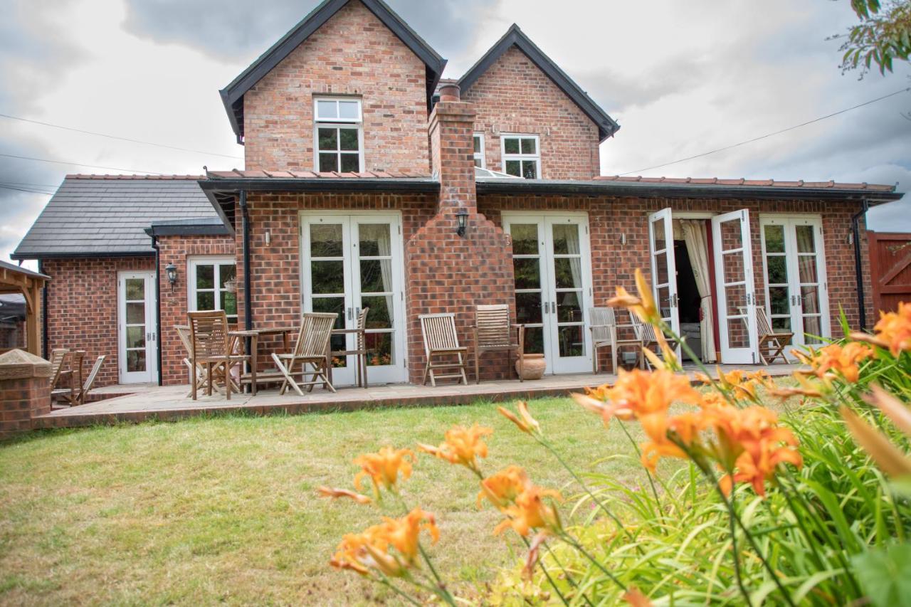 Mere Brook House Wirral Exterior foto
